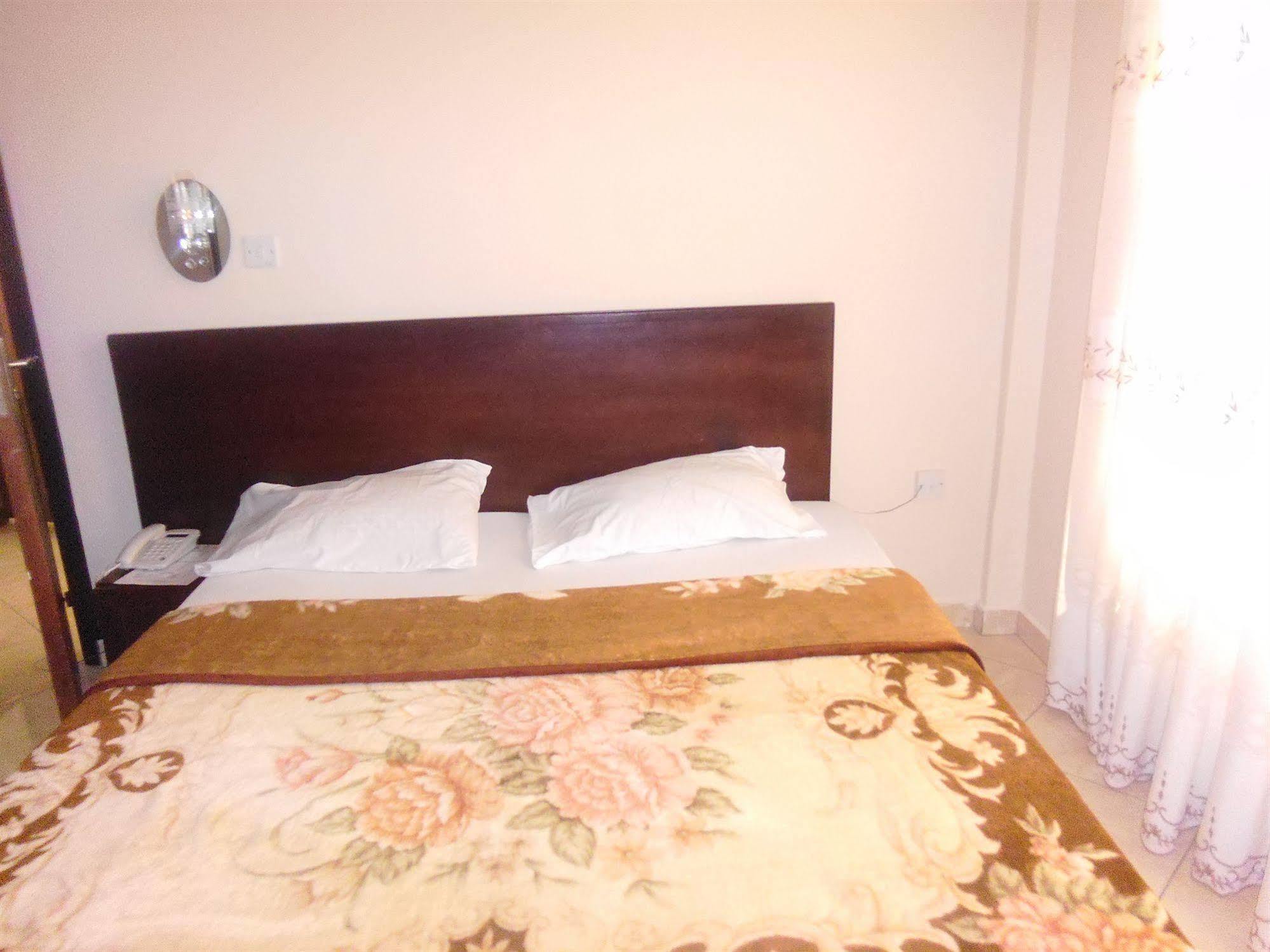 Wadoma Royale Hotel 쿠마시 외부 사진