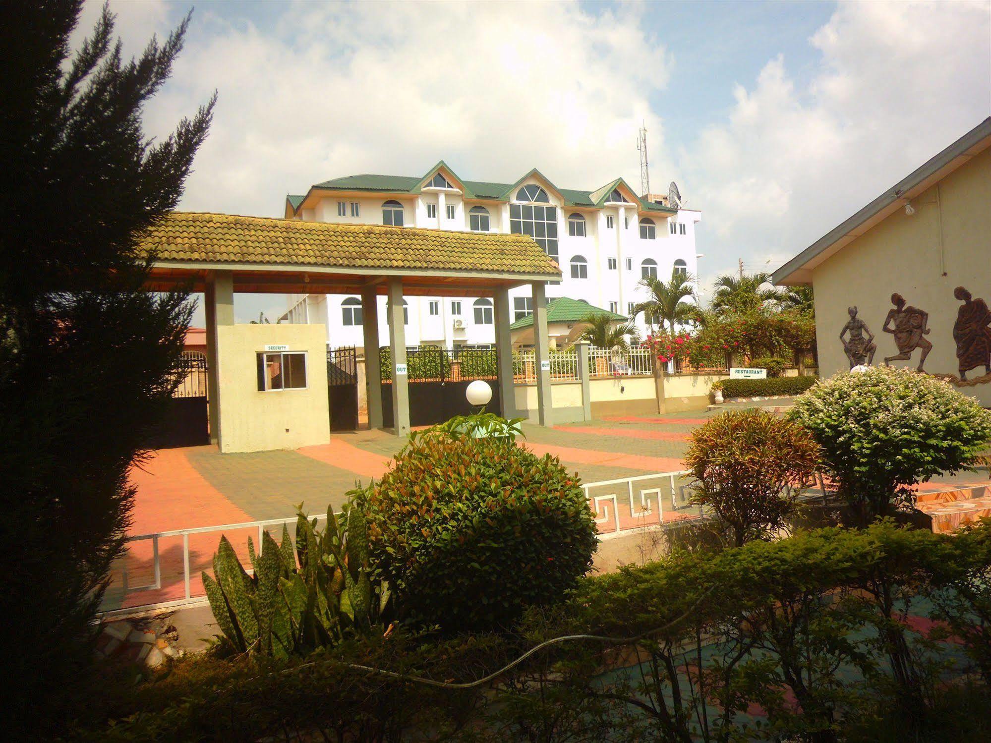 Wadoma Royale Hotel 쿠마시 외부 사진