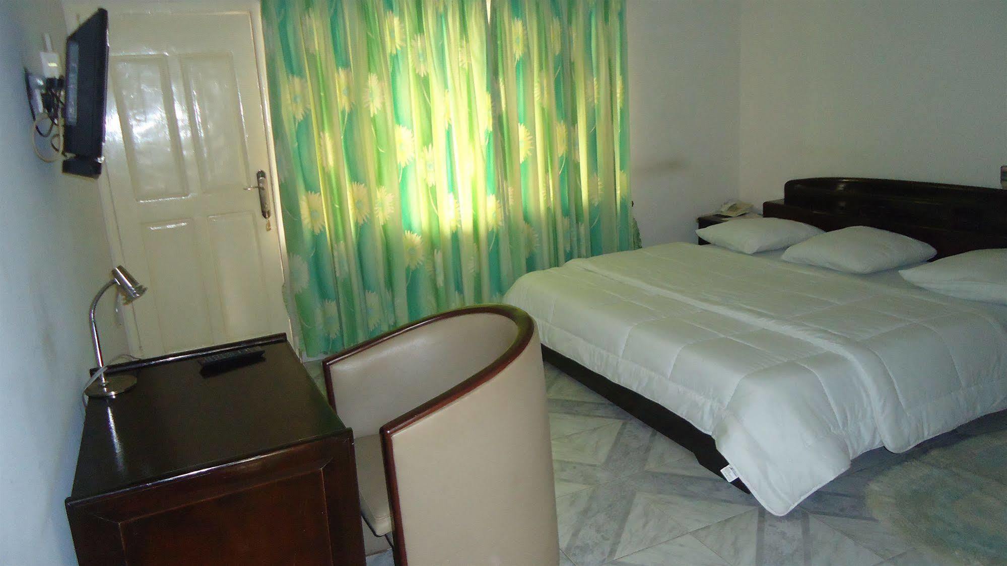 Wadoma Royale Hotel 쿠마시 외부 사진